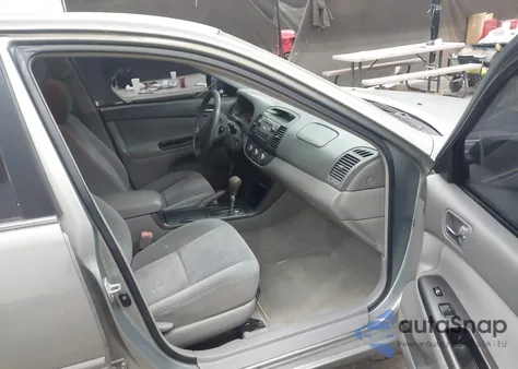 2005 Toyota Camry Le z USA, uszkodzony, nr VIN 4T1BE32K45U994920